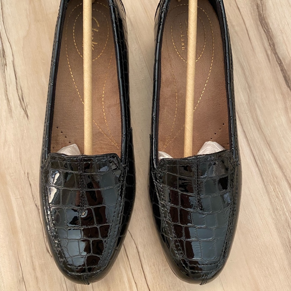 Clarks Artisan Black Leather heeled flats NEW size 7.5